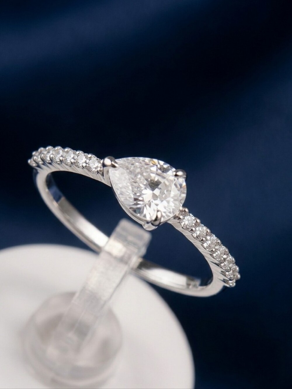 0.80 ctw Sterling Silver Teardrop Ring size 7